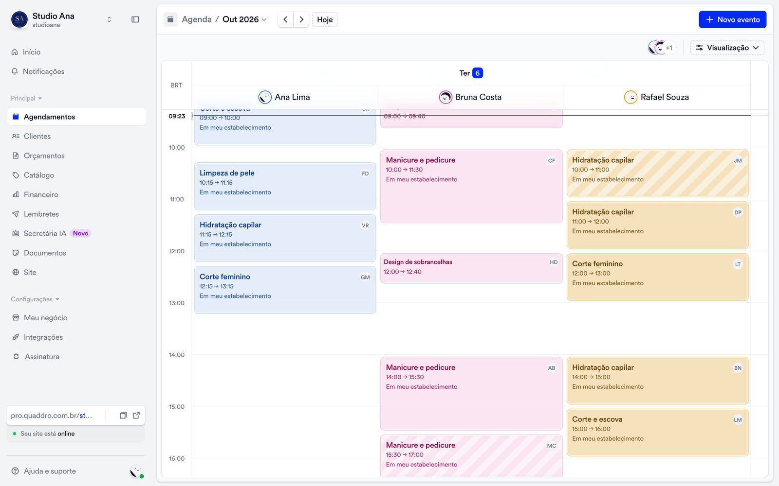 Agenda do dia na Quaddro, com uma coluna para cada profissional do salão