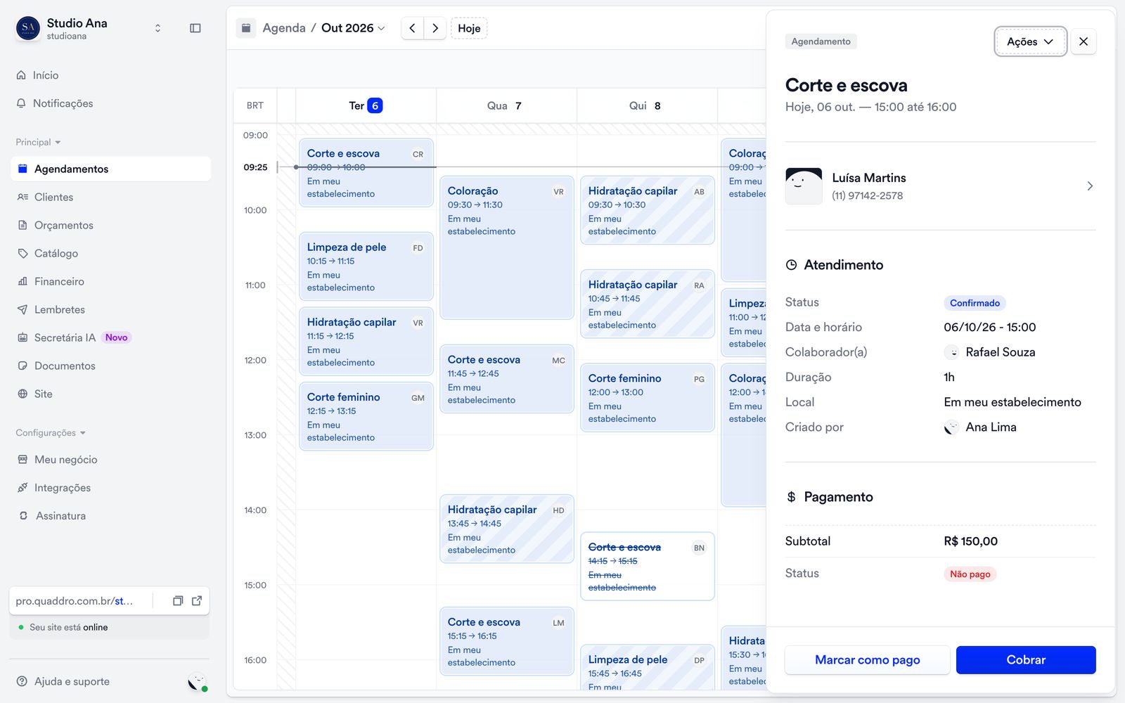 Detalhe de um agendamento na Quaddro, com status, profissional, pagamento e os botões Marcar como pago e Cobrar